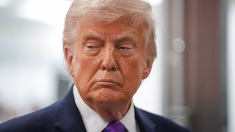 Trump amenaza con destruir terminal iraní