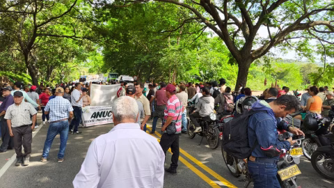 Paro por predial amenaza aeropuertos