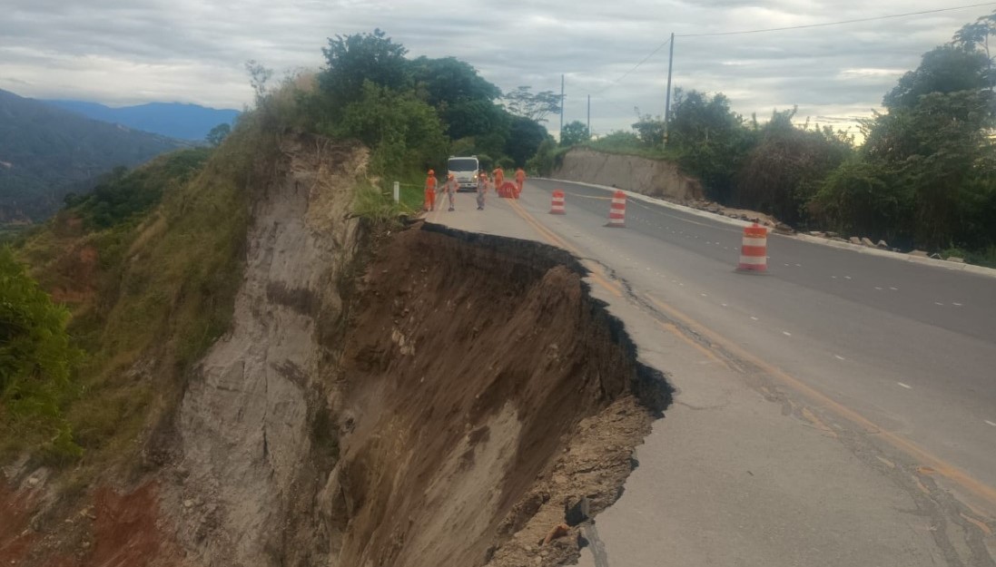 Avanza recuperación vial en Los Altares