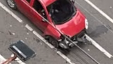 Molotov destruye carro en protesta en Cali