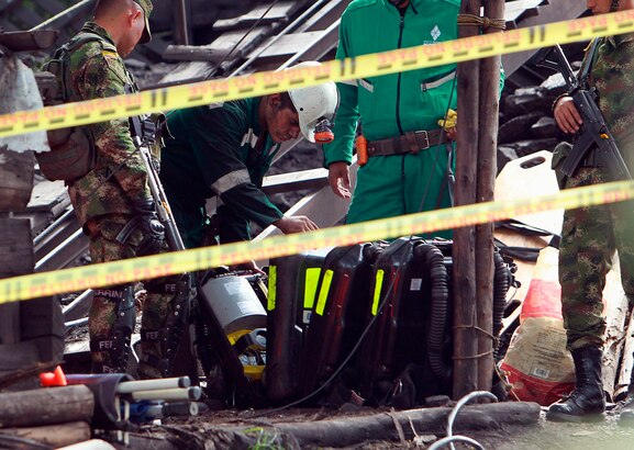 Derrumbe en mina deja dos muertos en Santander