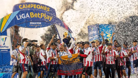 Junior bicampeón: conquista su estrella 12