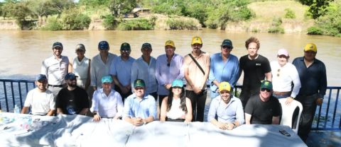 Empresarios respaldan proyectos de Felipe Olave
