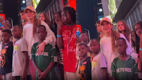 Shakira paseó con Ghetto Kids en Nueva York