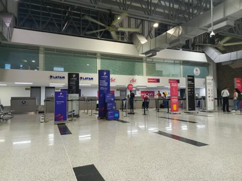 Cae flujo de pasajeros en aeropuerto de Neiva; Pitalito