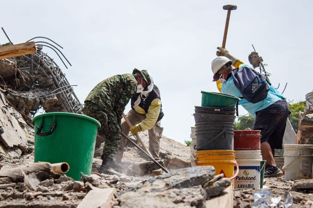 Polémica por ayuda internacional de rescatistas tras terremoto