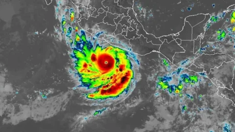 Huracán Polo alcanza la Categoría 5 en tiempo récord en México