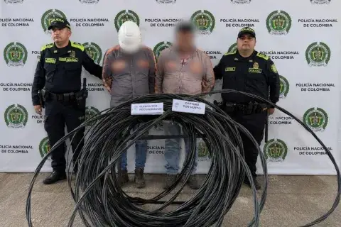 Capturan a falsos operarios robando cable en Ibagué