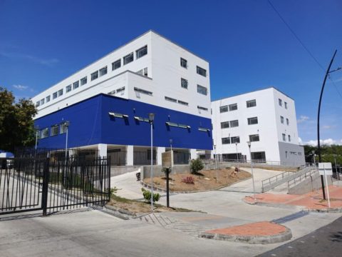 Huila pide al MinSalud dotación para la Torre Materno Infantil