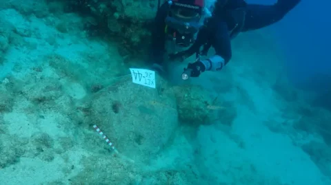 Descubren frente a Turquía el naufragio más antiguo del mundo