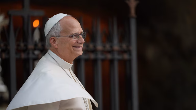 Papa León XIV evoluciona bien: desayunó y ofició misa en el hospital