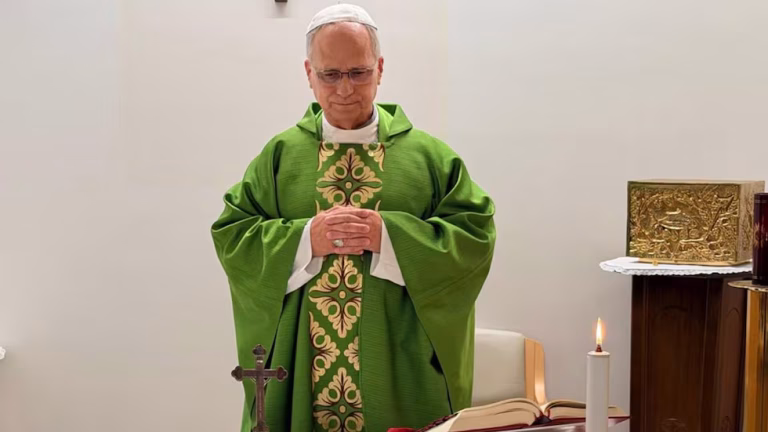 Publican primeras imágenes del papa León XIV tras su cirugía: su estado