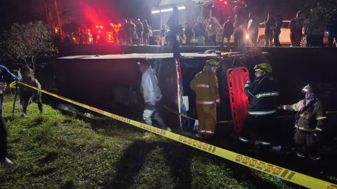 Bus con 60 pasajeros se accidentó en la vía Panamericana: cuatro muertos