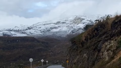 El Nevado del Ruiz se vistió de blanco: impresionante postal en Colombia