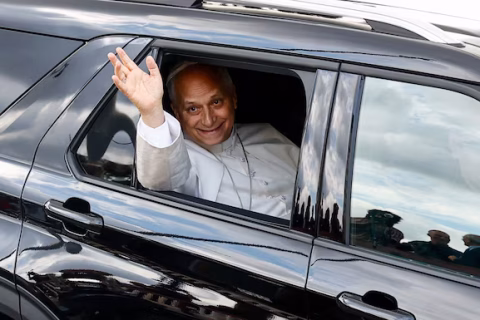 El papa León XIV salió del hospital tras ser dado de alta en Roma