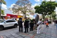 El increíble robo a una mujer en pleno centro de Ibagué: escapó en contravía
